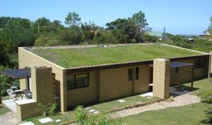 Casa en construcción con requerimientos de vivienda sustentable