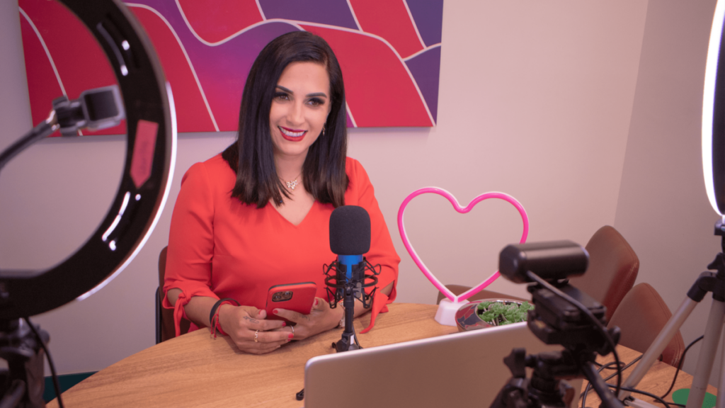 Bárbara De la Rosa, insta a las mujeres emprendedoras a considerar dentro de su estrategia de negocio reforzar o incluir conocimientos y/o habilidades empresariales, financieras y digitales.