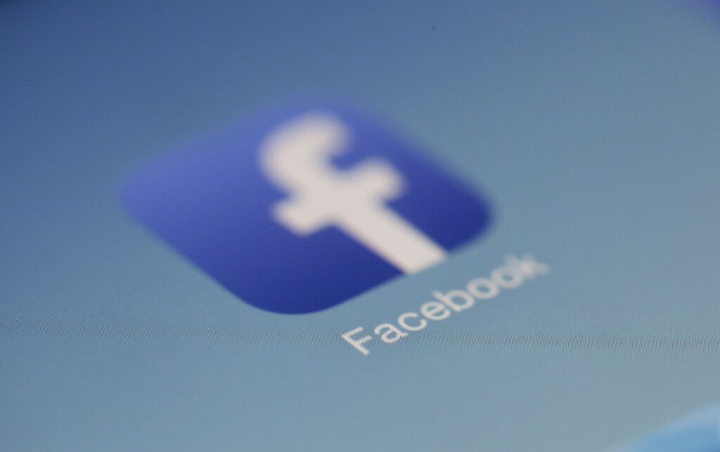 Facebook planea cambiar de nombre