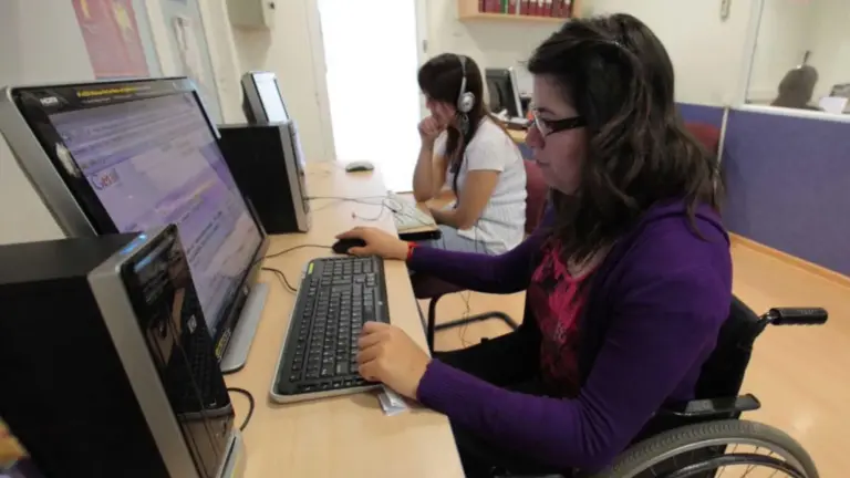 Equipo tecnológico para personas con discapacidad intelectual donado por Fundación Pablo Landsmanas