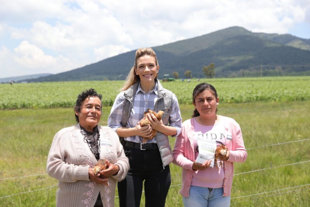 Fernanda Castillo Cuevas explicó que el principal objetivo del programa Apoyos Colectivos Comunitarios, es atenuar las carencias sociales que generan pobreza extrema.