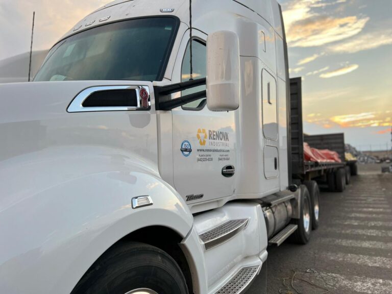 Camión para el manejo de residuos industriales de Renova Industrial.