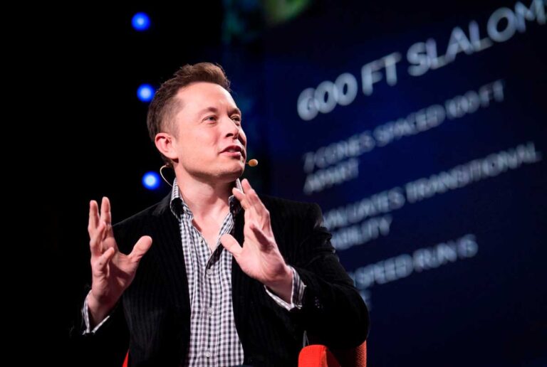 Musk va contra Apple
