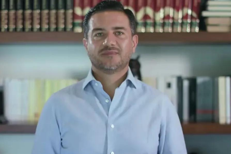 Miguel Ángel Yunes Márquez destaca por su compromiso y carrera profesional