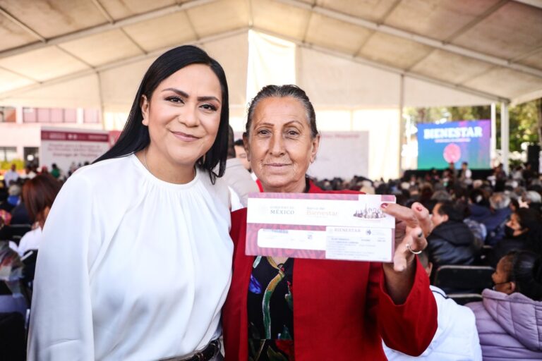 Ariadna Montiel entrega de pensiones en CDMX