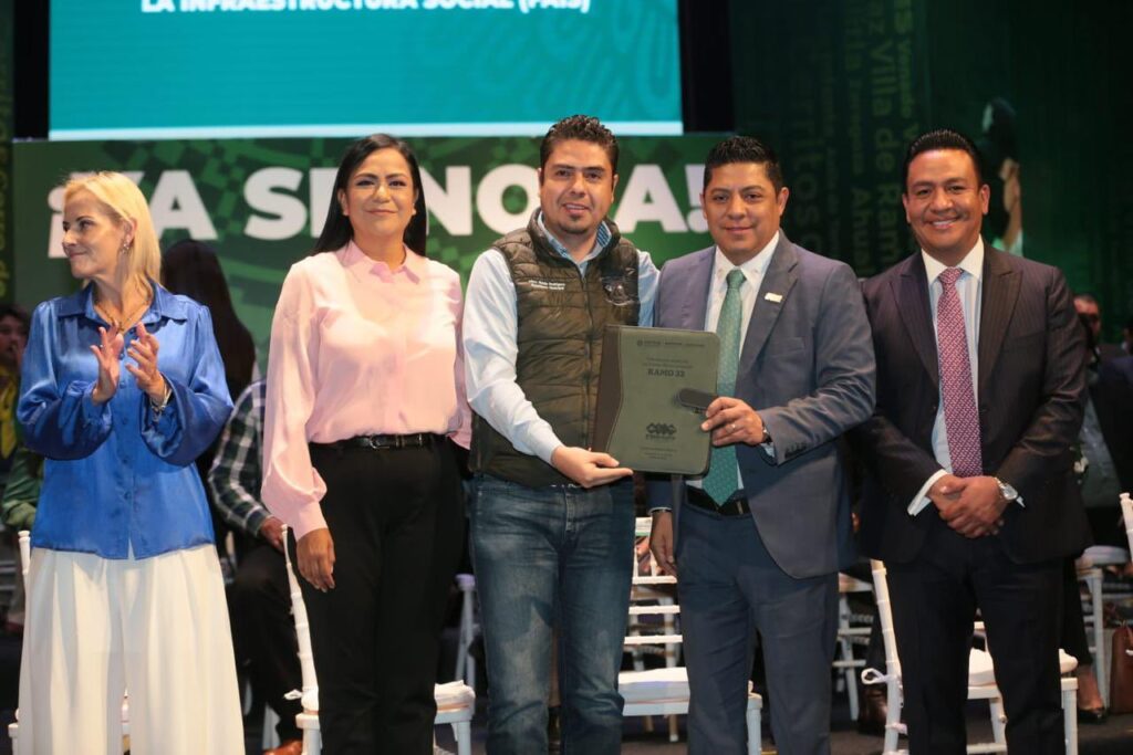 Ariadna Montiel mejora infraestructura en gira por SLP