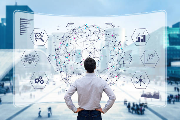 Hombre viendo una pantalla digitar de Big Data y procesador LINDA