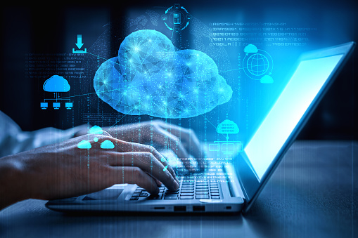 imagen sobre tecnología de computación en nube y almacenamiento de datos en línea para el concepto de red empresarial para ilustrar artículo Oscar Reyes de la Campa: Nube agiliza trancisión de procesos verticales