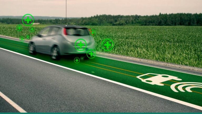 Arena del futuro, carretera que recarga autos eléctricos