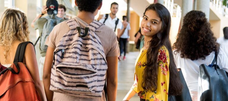 Corporativo Kosmos, mantiene debates y cátedras universitarias para atender la migración