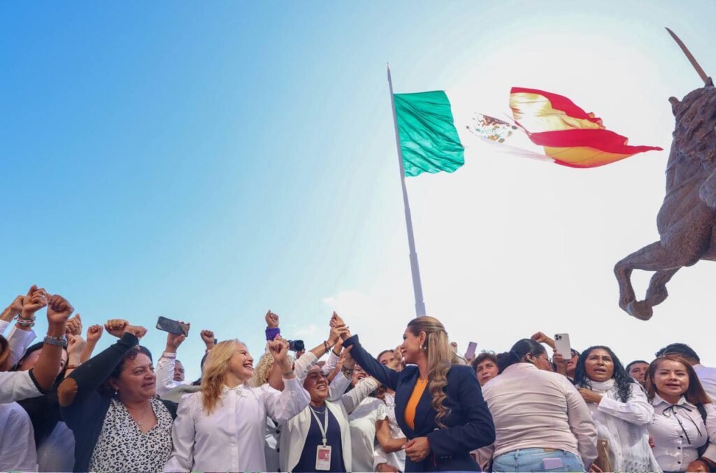 Evelyn Salgado Pineda durante la Ceremonia de Homenaje e Izamiento de Bandera