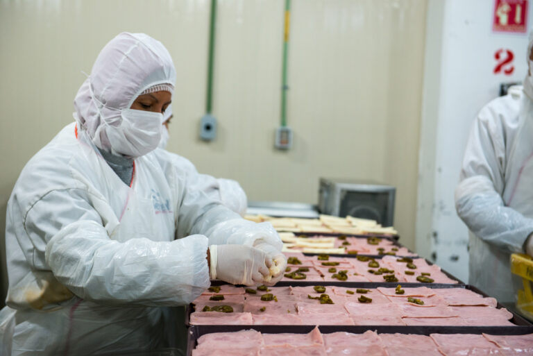 Corporativo Kosmos: Ha trabajado bajo la metodología de "las 5 M"