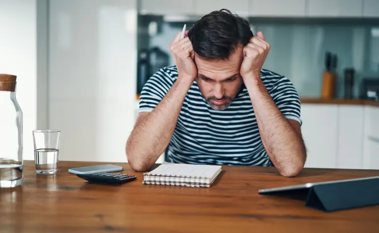 Escampa aborda el impacto del estrés financiero en mexicanos