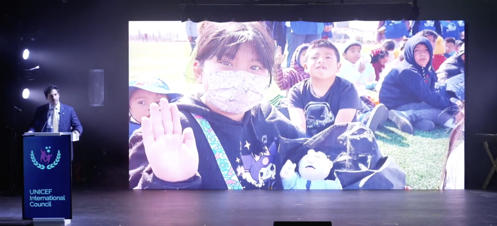 Víctor González Herrera y familia, a través de la Fundación del Dr. Simi y en colaboración con UNICEF México, han unido esfuerzos para garantizar el acceso a los servicios de agua como saneamiento e higiene en centros educativos.