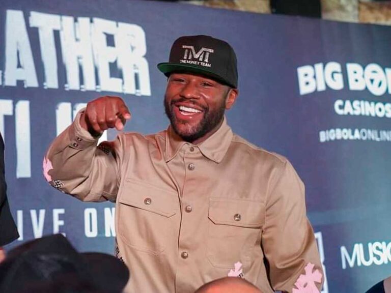 El campeón invicto Floyd Mayweather recorre CDMX con un vehículo digno de guerra