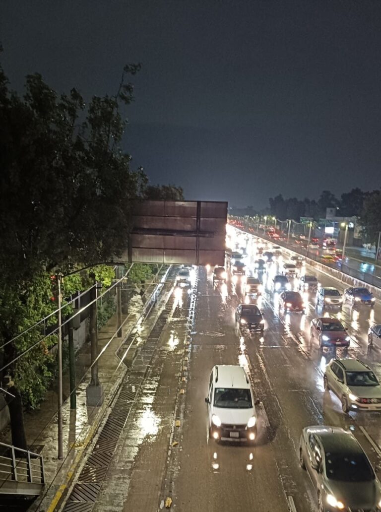 SACMEX moviliza personal especializado para solucionar anegaciones