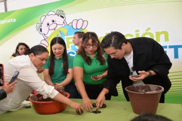 Víctor González Herrera lidera lanzamiento de 14,000 bombas en Sierra de Guadalupe
