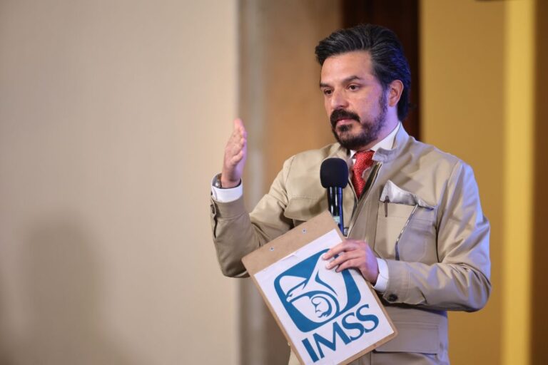 Zoé Robledo se mantiene firme en el IMSS; niegan que salga del instituto