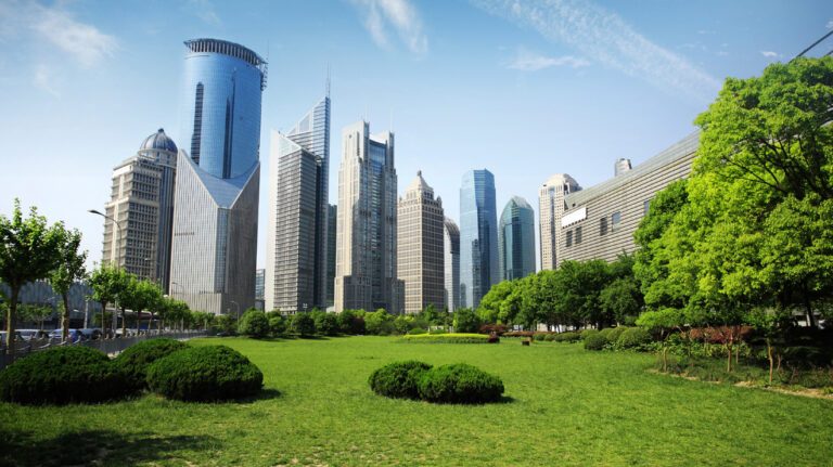 Ernesto Mizrahi destaca beneficios de diseñar ciudades más verdes