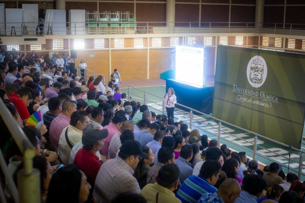 Visibiliza Yasmín Esquivel desigualdades con perspectiva comunitaria