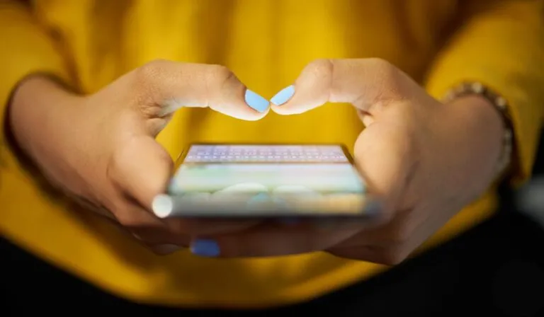 Aprende como vaciar la papelera de WhatsApp y liberar espacio en tu celular