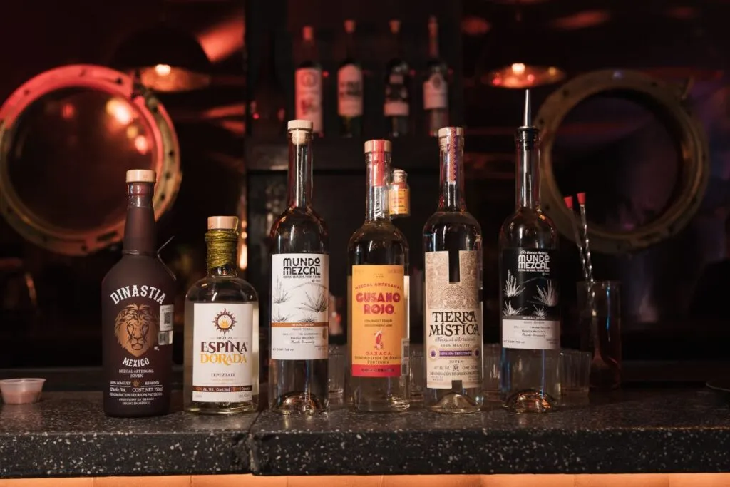 Banco Azteca enaltece el agave al presentar Mundo Mezcal