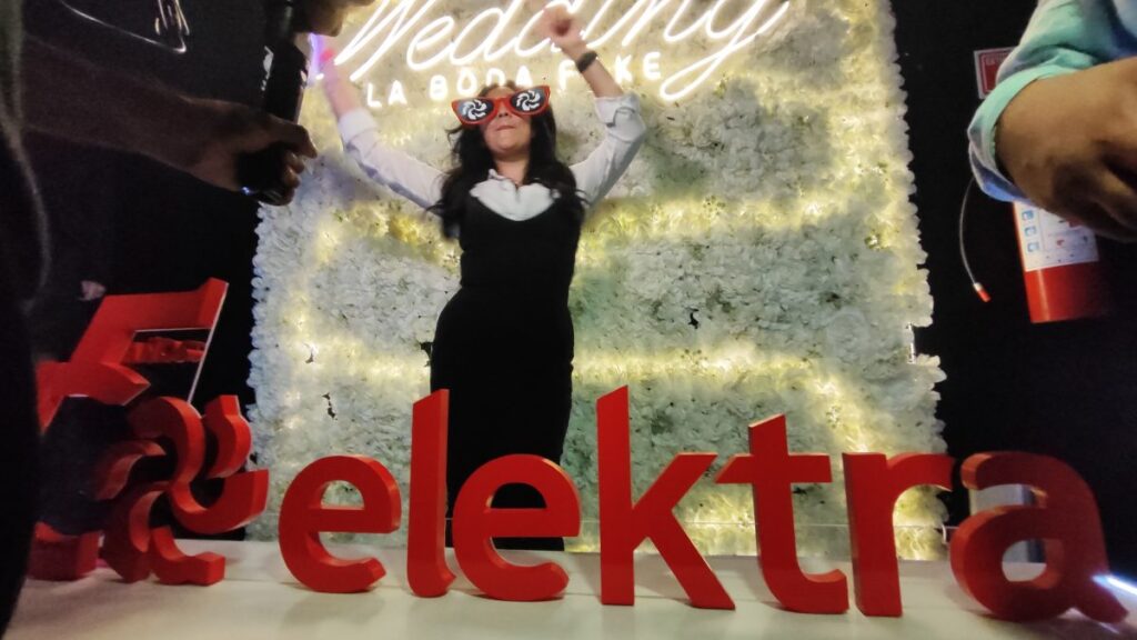 Elektra celebra en La Boda Fake con premios reales