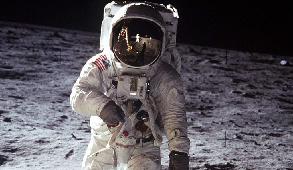 La NASA elige a 10 nuevos astronautas para sus misiones rumbo a la Luna y Marte