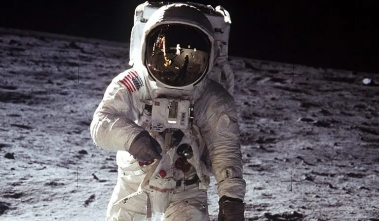 La NASA elige a 10 nuevos astronautas para sus misiones rumbo a la Luna y Marte