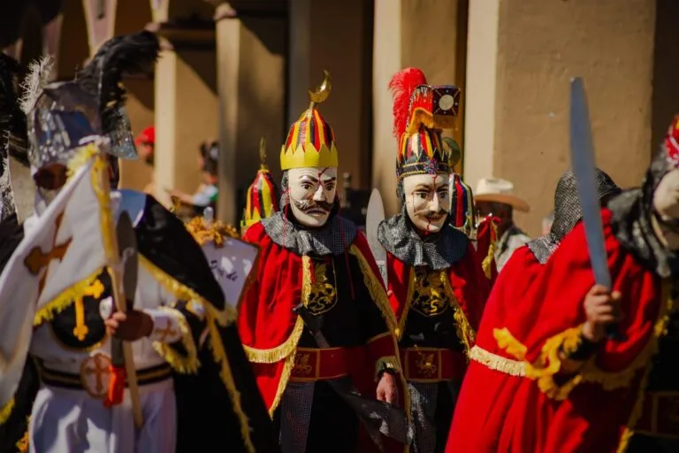 Banco Azteca fortalece el legado cultural en Máscaras Danzantes 2025