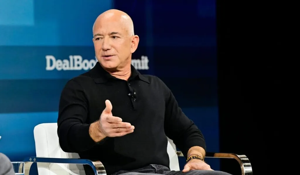 Jeff Bezos imagina un futuro brillante: “En 20 años, millones vivirán en el espacio”