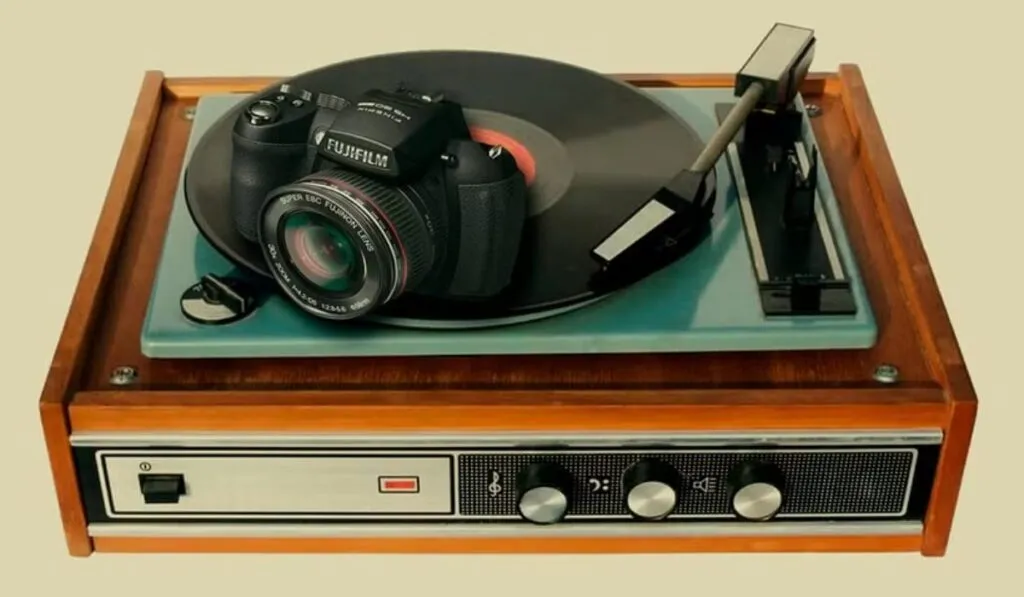 La Gen Z apaga las notificaciones: el regreso de los gadgets retro para desconectarse del caos digital