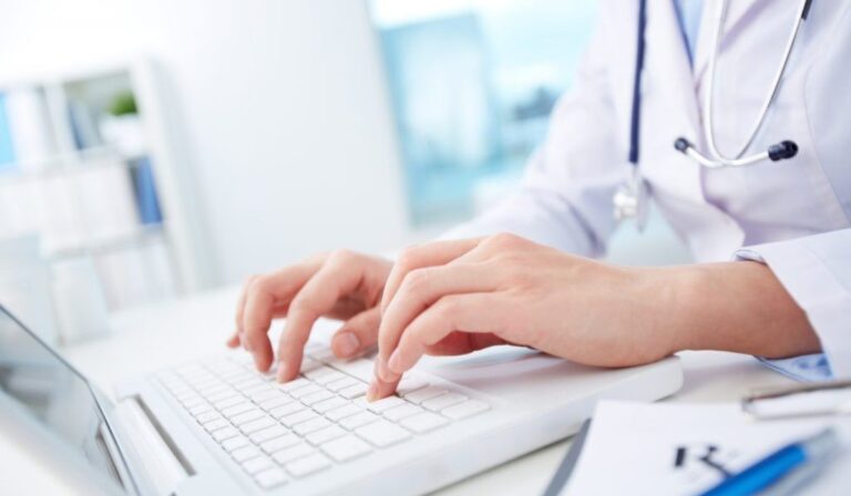 Miami inaugura centro médico que integra inteligencia artificial desde la primera consulta