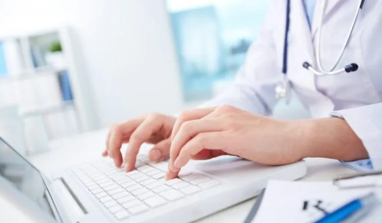 Miami inaugura centro médico que integra inteligencia artificial desde la primera consulta