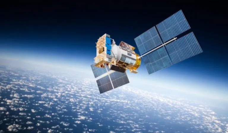 Satélites de Starlink están cayendo sin parar: científicos alertan de un riesgo que ya afecta a la Tierra
