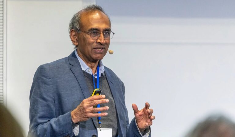 Venki Ramakrishnan, Nobel de Química: “Cuando morimos, la mayoría de nuestras células siguen vivas”