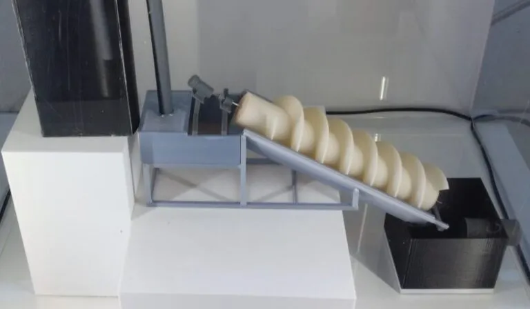 Estudiantes gallegos crean “Netclean”, el sistema que limpia fosas sépticas con energía del agua y sin electricidad