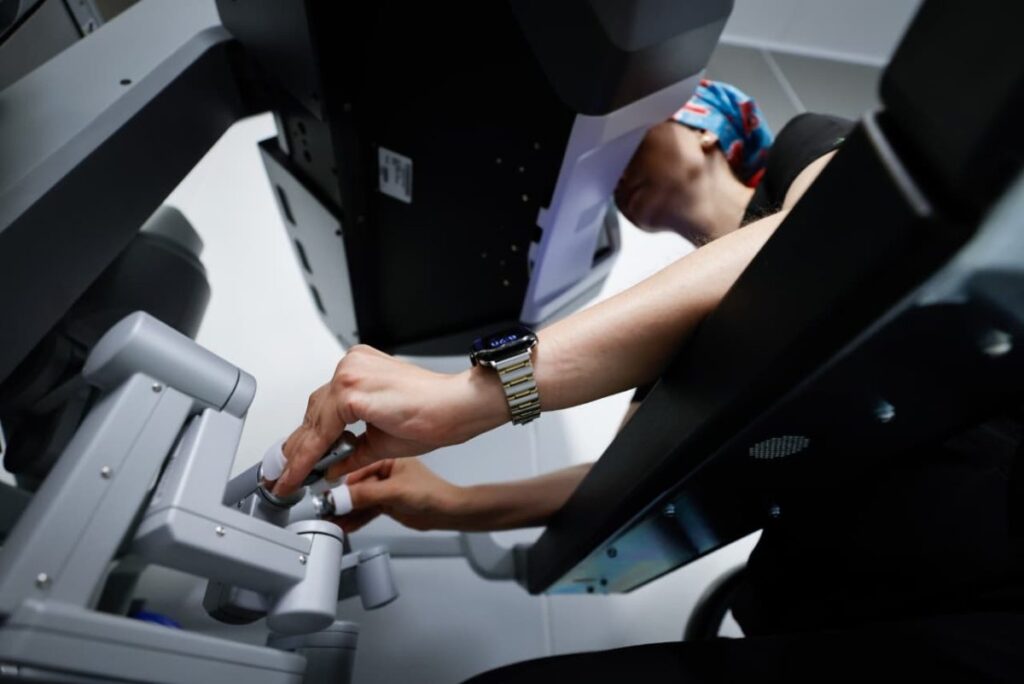 Ana Laura Gutiérrez Aguayo es una muestra de los resultados del programa de cirugía robótica en Hospital Angeles Health System de Olegario Vázquez Aldir.