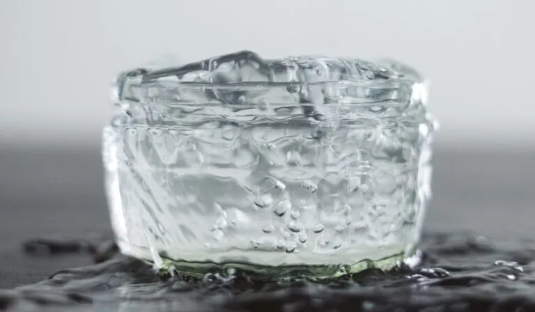 Crean hielo sin frío: el sorprendente hallazgo científico hecho con un diamante