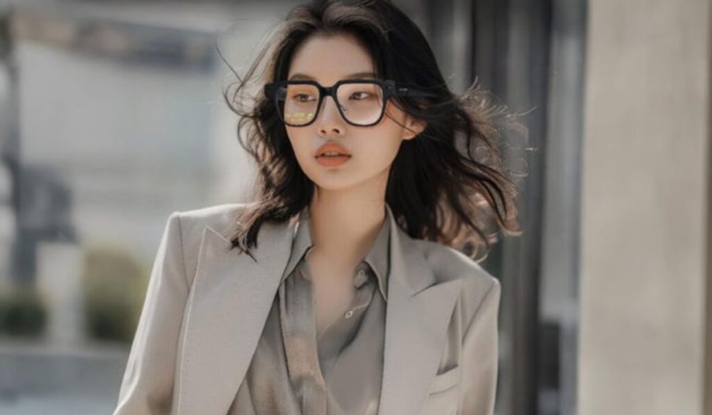 Lenovo presenta las gafas con IA más ligeras del mundo: solo pesan 38 gramos