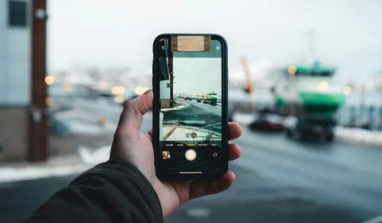 ¿Paranoia o prevención? Por qué los expertos aconsejan tapar la cámara del celular