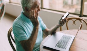 Robots que conversan y tecnología que cuida: así cambia la vejez en la era de la AgeTech