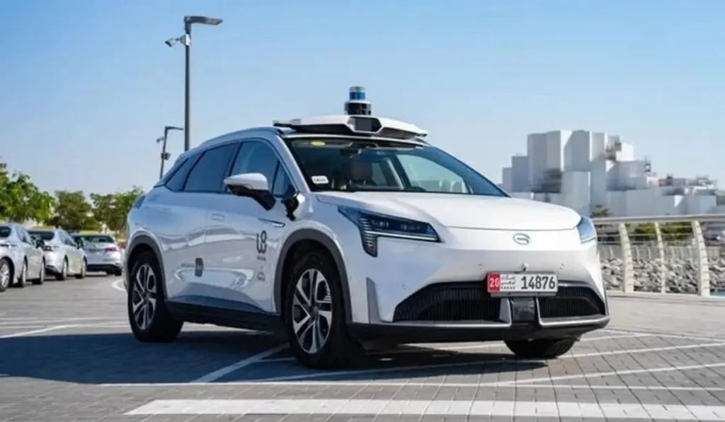 Uber prepara una flota de 100 mil robotaxis: el futuro del transporte ya está aquí (¿y los taxistas?)