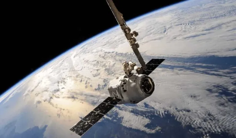 Proyecto Suncatcher en el espacio: la nueva frontera para salvar los recursos de la Tierra