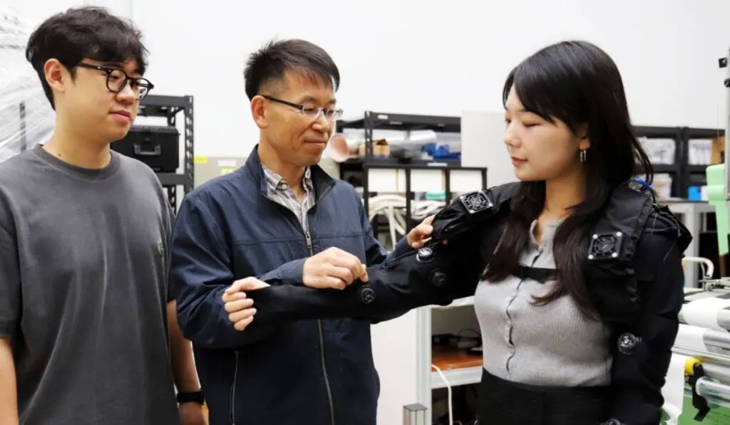 Ropa robótica que multiplica tu fuerza y devuelve independencia a los mayores