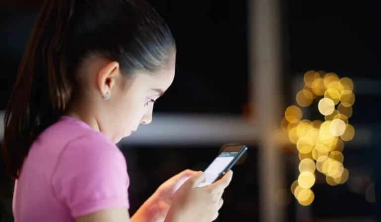 Australia marca un precedente mundial: prohíben redes sociales a menores de 16 años