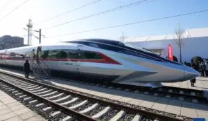 China presenta el tren bala CR450, el más veloz del planeta y deja atrás a Japón