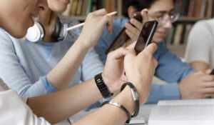 Desconectarse para volver a uno mismo: el ayuno digital que mejora el ánimo y la memoria