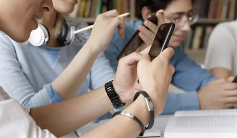 Desconectarse para volver a uno mismo: el ayuno digital que mejora el ánimo y la memoria