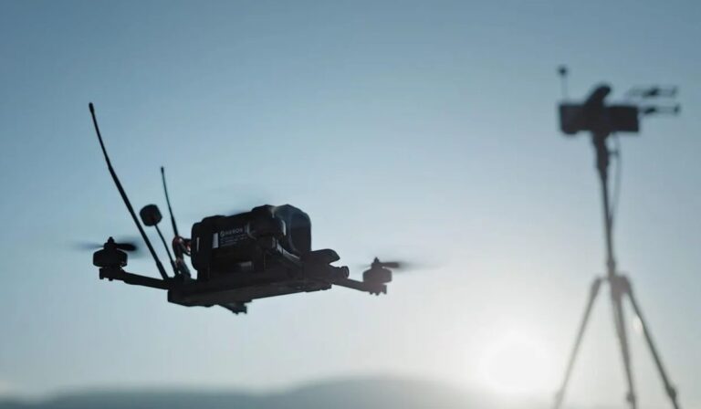 Estados Unidos presenta Archer Fiber, el primer dron que esquiva la guerra electrónica sin usar radio